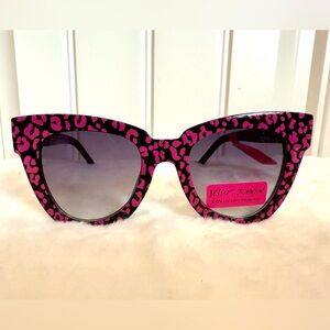 Betsey Johnson Hot Pink Cheetah/Cat Eye Oversized Sunglasses NWT’s
